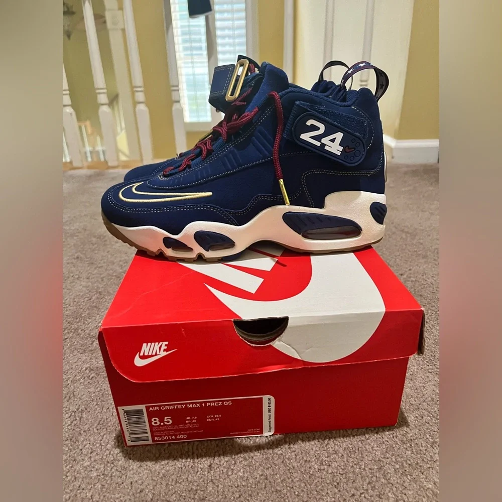 Nike stylish navy